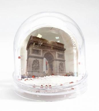 Полусфера со снегом и  сердечками под полиграфическую вставку